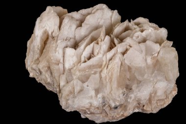 Makro mineral taş kalsit siyah arka plan