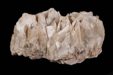 Makro mineral taş kalsit siyah arka plan