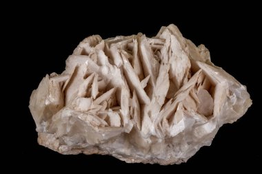 Makro mineral taş kalsit siyah arka plan