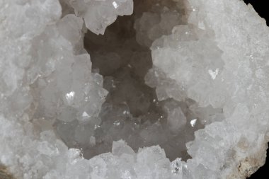 Makro mineral taş kuvars Jeod siyah arka plan 