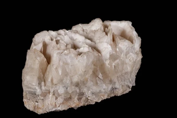 Makro mineral sten kalcit svart bakgrund — Stockfoto