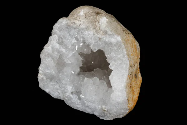 Makro Minerální kámen Quartz geode černé pozadí — Stock fotografie