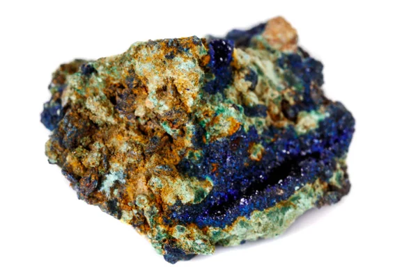 Macro piedra mineral Malaquita y Azurita contra el fondo blanco — Foto de Stock