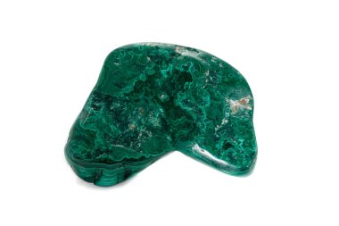 Malakit makro mineral taş beyaz bir arka plan üzerine 