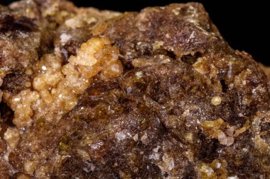 Makro mineral taş Grossular, granat, epidot siyah bir backgr üzerinde