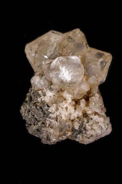 Makro mineral florit taşı balck arka plan üzerinde