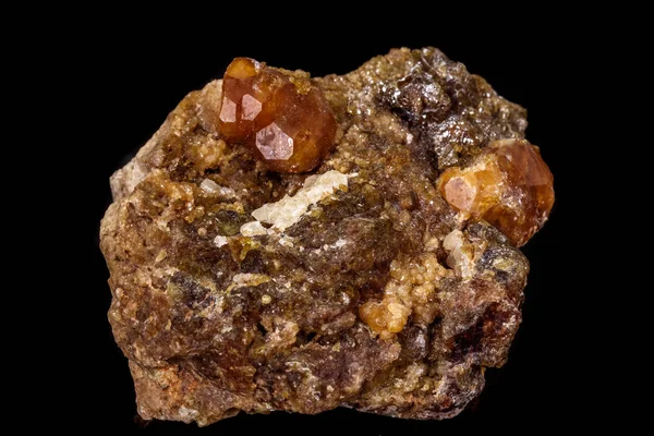 Macro mineral stone Grossular, Garnet, Epidote em um backgr preto — Fotografia de Stock