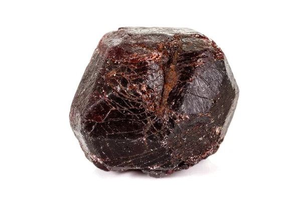 Batu mineral makro Garnet, pada latar belakang putih — Stok Foto