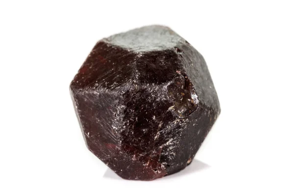 Μακροεντολή ορυκτή πέτρα γρανάτη, σε λευκό φόντο — Φωτογραφία Αρχείου