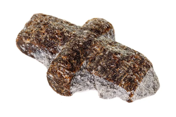 Makro mineral taş Staurolite beyaz bir arka plan üzerine — Stok fotoğraf