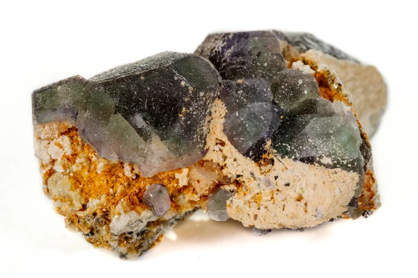 Pedra de fluorite mineral macro no fundo branco — Fotografia de Stock