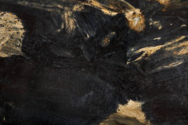 Makro siyah arka plan üzerinde mineral jasper taş