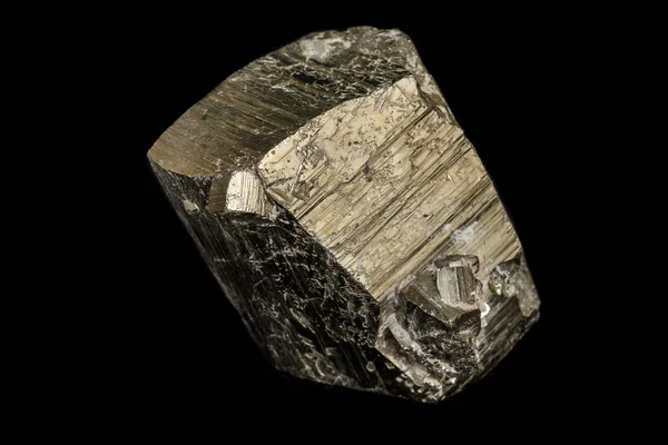 Piedra mineral macro Pirita sobre fondo negro —  Fotos de Stock