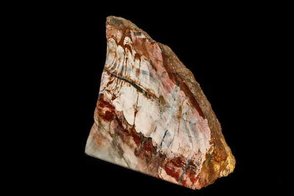 Makro siyah arka plan üzerinde mineral jasper taş — Stok fotoğraf