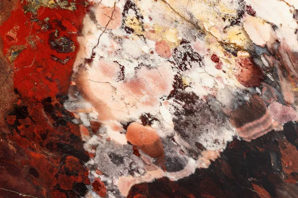 Makro siyah arka plan üzerinde mineral jasper taş — Stok fotoğraf