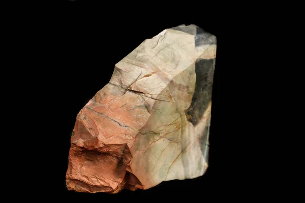 宏观石头矿物 jasper 在黑色背景 — 图库照片