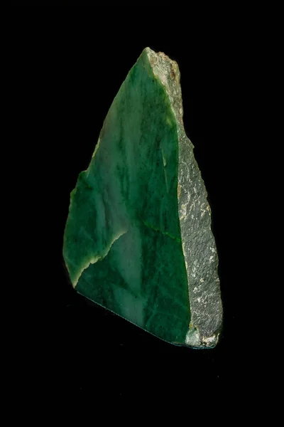 Macro pedra mineral de nefrite sobre fundo preto — Fotografia de Stock