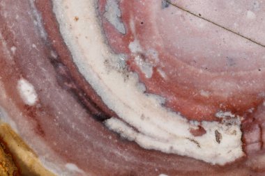 Makro taş Flint maden siyah bir zemin üzerine