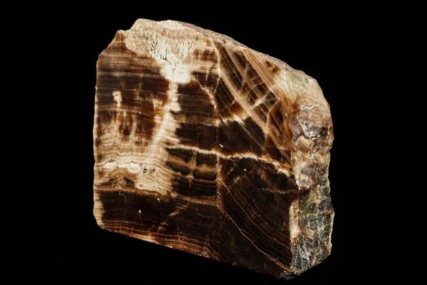 Makrostein Mineral Onyx Marmor auf schwarzem Hintergrund — Stockfoto