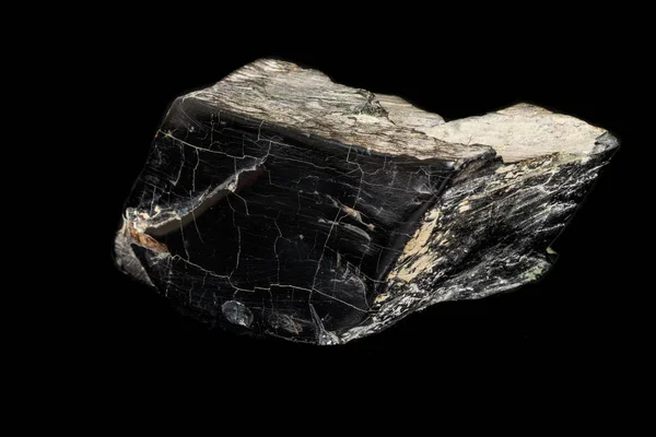Macro pedra mineral jato de lignite sobre um fundo preto — Fotografia de Stock