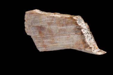 Siyah bir zemin üzerine Taş mineral bir ay taşı makro 