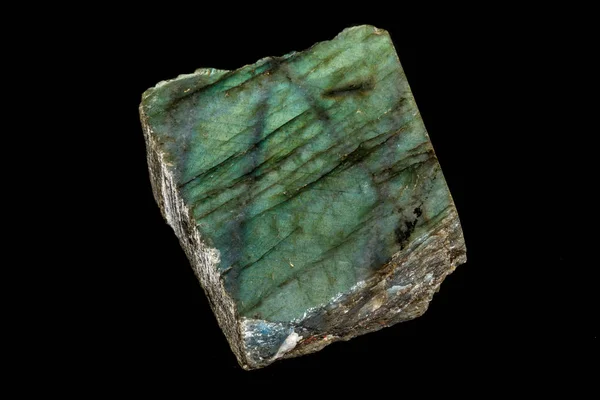 Makro av sten labradorit mineral på svart bakgrund — Stockfoto
