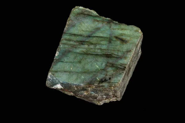 검은 배경에 돌 Labradorite 미네랄의 매크로 — 스톡 사진