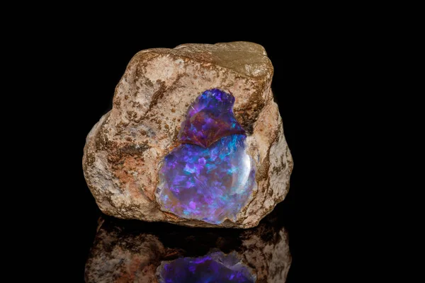 Makro Sten Opal Mineral Rock Svart Bakgrund Närbild — Stockfoto
