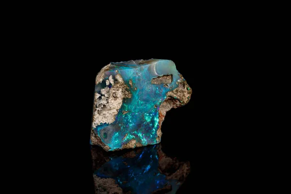 Macro Pedra Opal Mineral Rocha Sobre Fundo Preto Perto — Fotografia de Stock