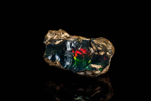 Makro Kámen Minerální Opal Rock Černém Pozadí Zblízka — Stock fotografie