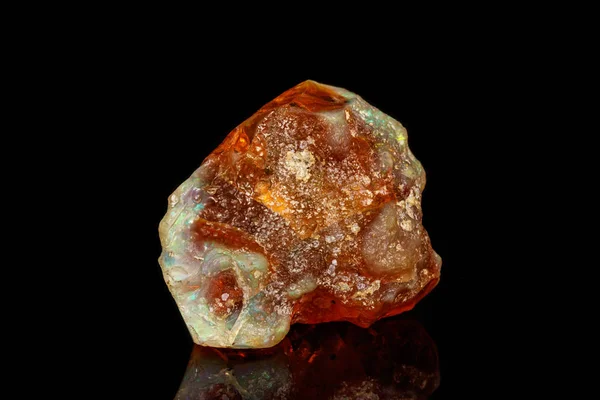 Macro Stone Minerale Opale Nella Roccia Fondo Nero Primo Piano — Foto Stock