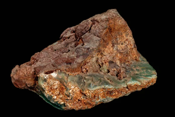 Макрос кам'яного мінералу Chrysoprase на чорному тлі — стокове фото