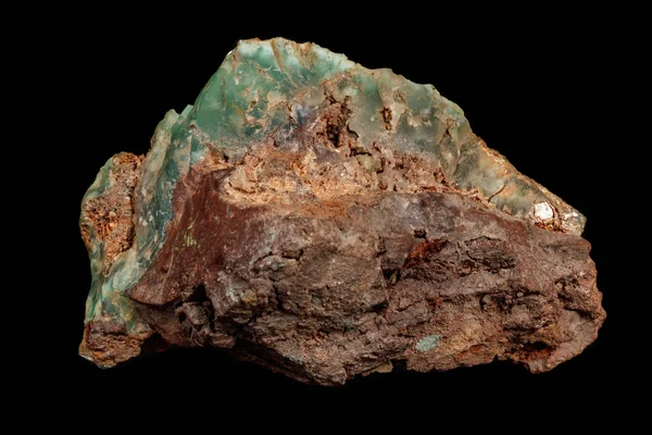 Närbild av en sten Krysopras mineral på svart bakgrund — Stockfoto