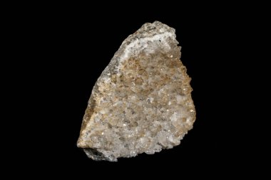 Makro taş ile kalsit siyah arka plan üzerinde mineral quartz 