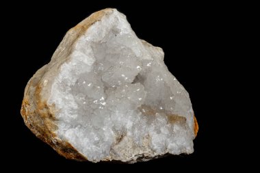 Makro Taş mineral quartz komik siyah arka plan üzerine