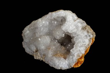 Makro Taş mineral quartz komik siyah arka plan üzerine