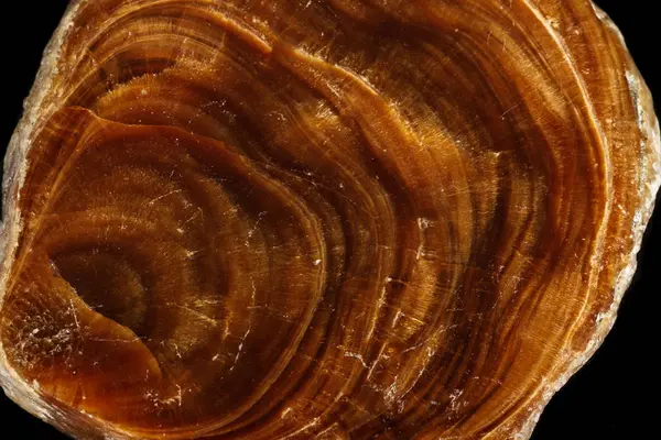 Makro Onyx Mineralstein auf schwarzem Hintergrund — Stockfoto