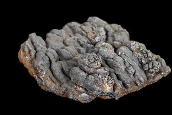Макрос з каменю Гематитський мінерал на чорному тлі — стокове фото
