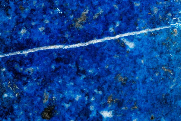 Макро из минерального камня Лазурит на черном фоне — стоковое фото