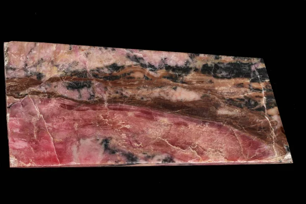 Macro stenen Rhodoniet mineraal op een zwarte achtergrond — Stockfoto