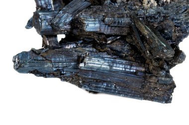 Makro taş mineral antimonit, beyaz arka planda stibnite 