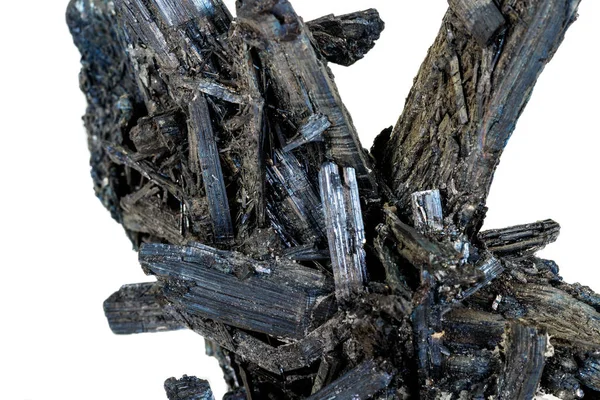 Makro taş mineral antimonit, beyaz arka planda stibnite 