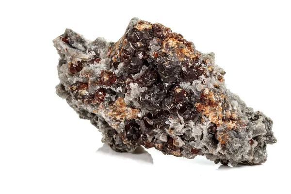 Makro sten mineral Sphalerite på en vit bakgrund — Stockfoto