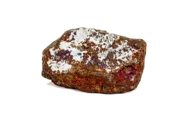 Makrokő Bornite ásványianyag fehér alapon — Stock Fotó