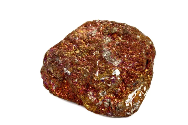 Macro steen Bornite, mineraal op witte achtergrond — Stockfoto