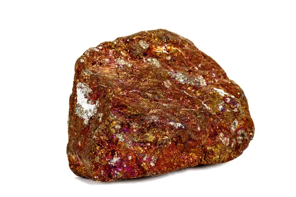 Makrostein Bornit Mineral auf weißem Hintergrund — Stockfoto