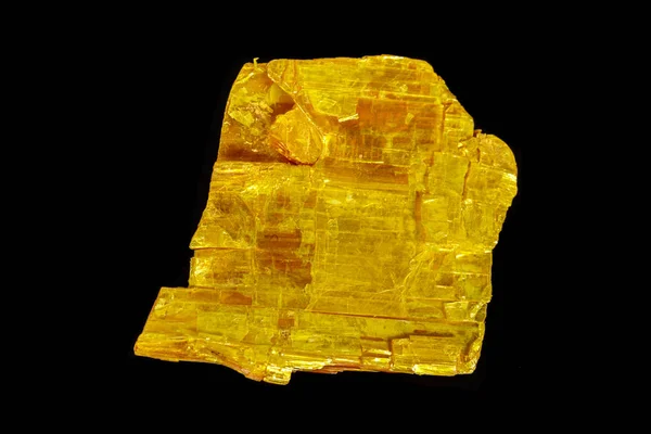 Makro sten Orpiment mineral på svart bakgrund — Stockfoto