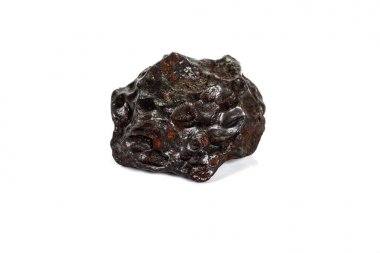 Beyaz arka planda makro taş mineral meteorit tektit 