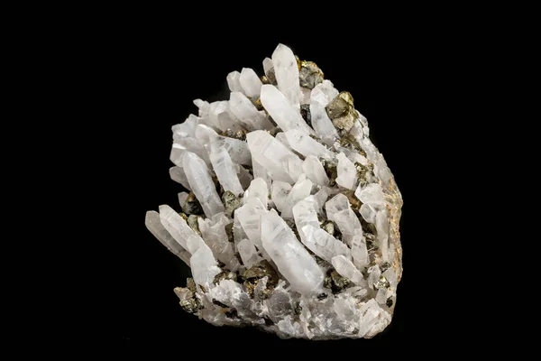 Макростоун Піритний мінерал у скелі на чорному — стокове фото