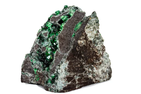 Macro de granaat mineraal van de steen, Uvarovite in rots op een witte backgro — Stockfoto